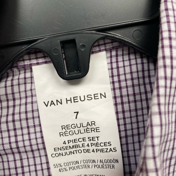 Little boys, size 7, Gray, 4 piece suit by “Van Heusen”. Excellent condition. - Picture 2 of 4